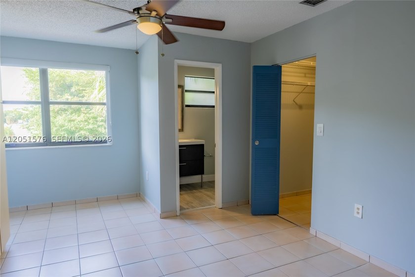 Partially renovated 2-story townhouse featuring 1,520 SqFt of - photo 28
