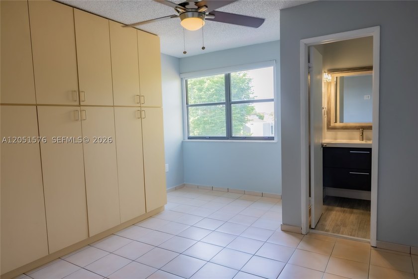 Partially renovated 2-story townhouse featuring 1,520 SqFt of - photo 30