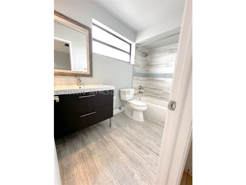Partially renovated 2-story townhouse featuring 1,520 SqFt of - photo 33