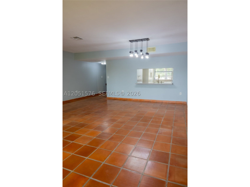 Partially renovated 2-story townhouse featuring 1,520 SqFt of - photo 34