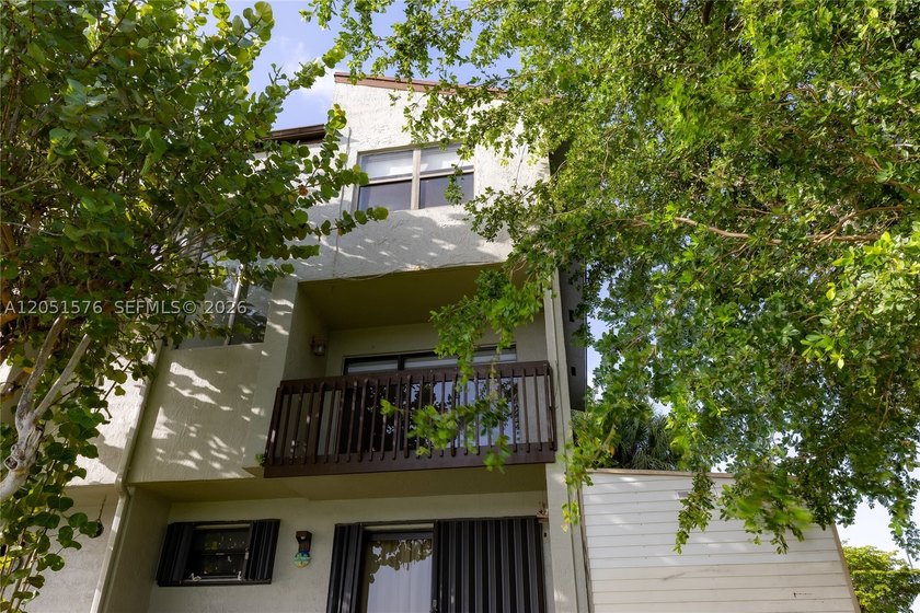 Partially renovated 2-story townhouse featuring 1,520 SqFt of - photo 42