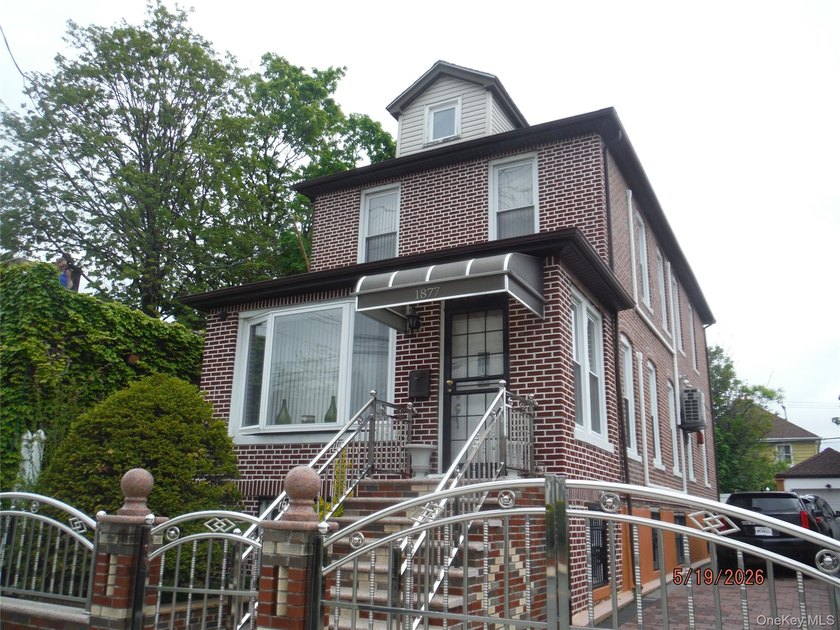 Occupied detached Colonial in the Flatlands section of Brooklyn - photo 3
