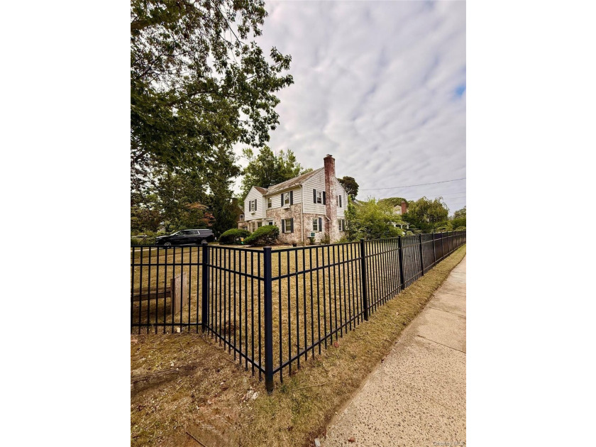 139 New York Avenue - Prestigious Stearns Park Location Welcome - photo 9