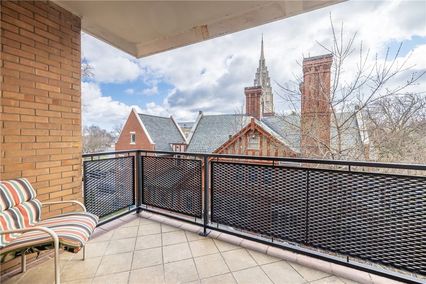 Location, location, location! Rarely available balcony unit - photo 23