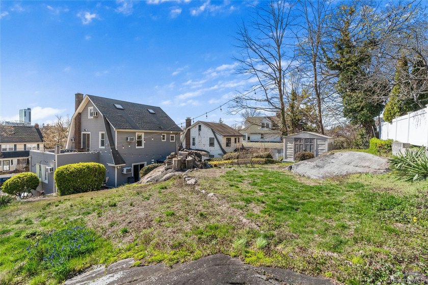 Welcome to this beautifully maintained 3-4 bedroom, 1.5 bath - photo 34