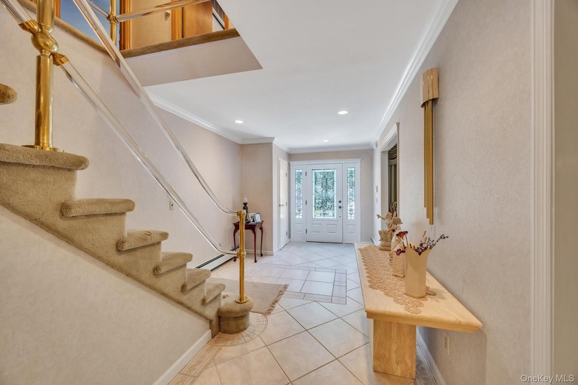 Beautiful Brookfield Colonial in Charter Oaks, 4 bedrooms, 2.5 - photo 5