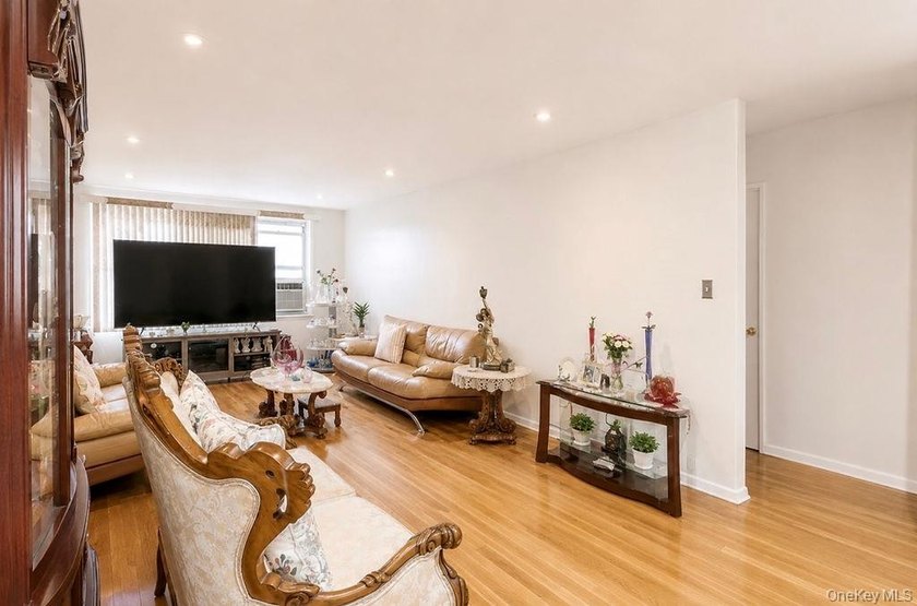 Welcome to 180 Van Cortlandt Park South This move-in ready - photo 2