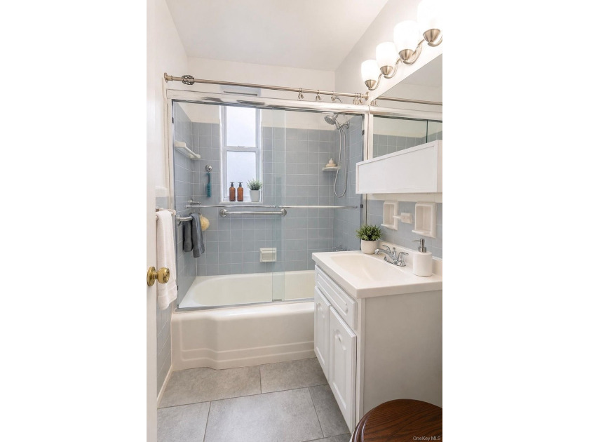 Welcome to 180 Van Cortlandt Park South This move-in ready - photo 9
