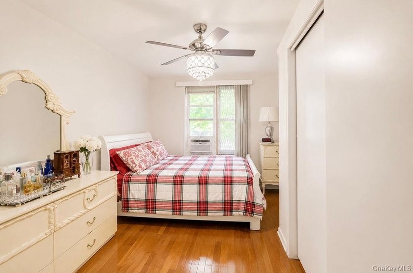 Welcome to 180 Van Cortlandt Park South This move-in ready - photo 10