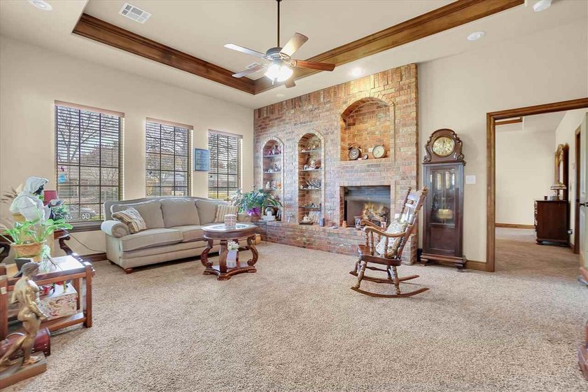 Absolutely beautiful custom built one owner home in great - photo 11