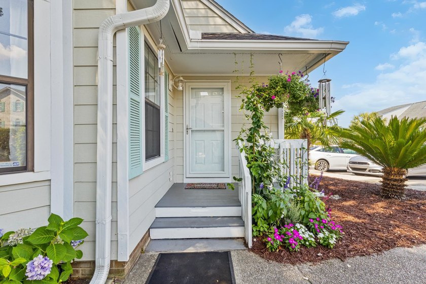Amazing 2BR/2.5BA end-unit townhome located in the heart of - photo 7