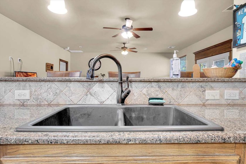 Absolutely beautiful custom built one owner home in great - photo 18