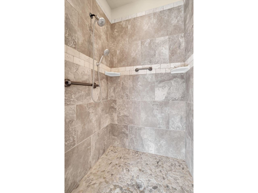 Absolutely beautiful custom built one owner home in great - photo 23