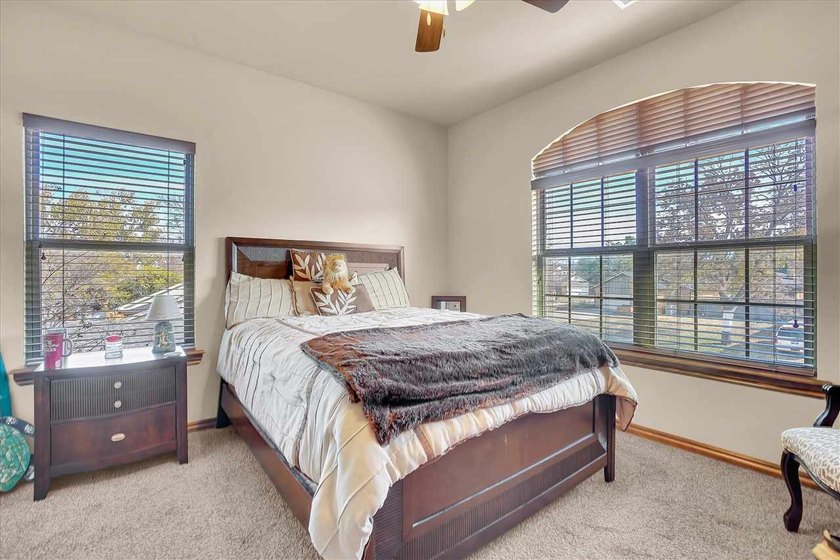 Absolutely beautiful custom built one owner home in great - photo 24