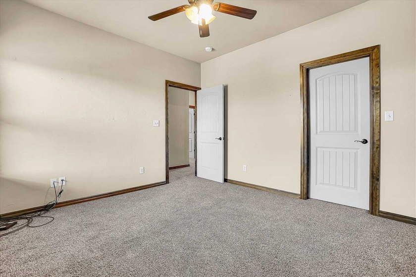 Absolutely beautiful custom built one owner home in great - photo 28