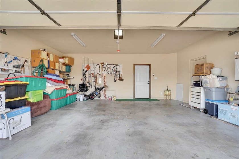 Absolutely beautiful custom built one owner home in great - photo 37