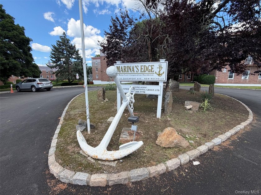 ** CASH OFFERS ONLY ** This SPACIOUS 1 bedroom unit has an - photo 2