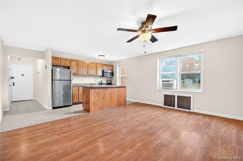 ** CASH OFFERS ONLY ** This SPACIOUS 1 bedroom unit has an - photo 5