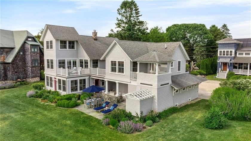 Perched at the water's edge, 19 Teal Drive is a custom-built - photo 10