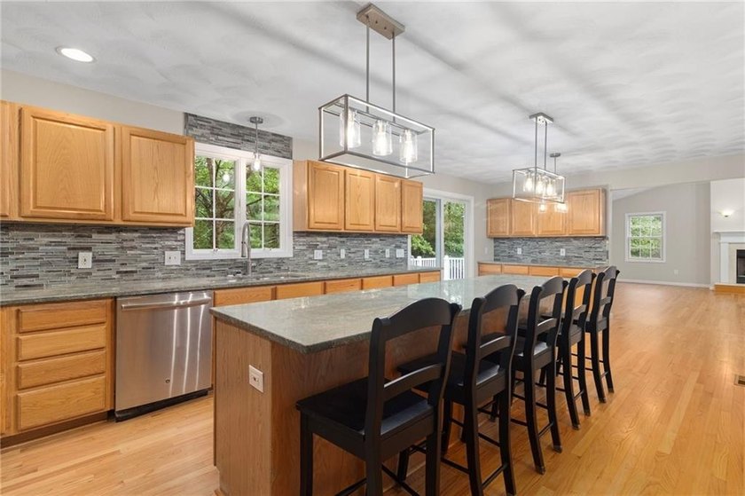 ***OPEN HOUSE CANCELLED*** OFFER ACCEPTED*** Nestled on a quiet - photo 3