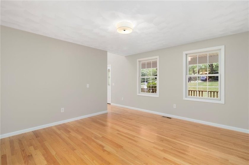***OPEN HOUSE CANCELLED*** OFFER ACCEPTED*** Nestled on a quiet - photo 8