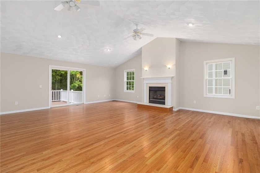 ***OPEN HOUSE CANCELLED*** OFFER ACCEPTED*** Nestled on a quiet - photo 10