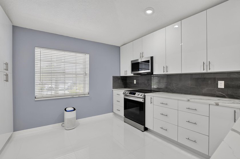 Welcome to this beautifully updated 3-bedroom, 2-bathroom home - photo 13
