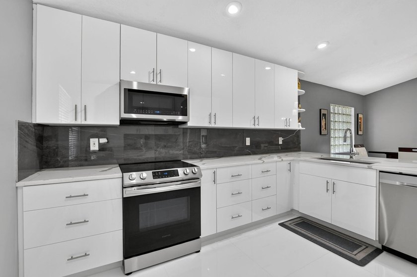 Welcome to this beautifully updated 3-bedroom, 2-bathroom home - photo 14