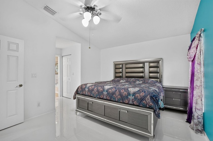 Welcome to this beautifully updated 3-bedroom, 2-bathroom home - photo 23