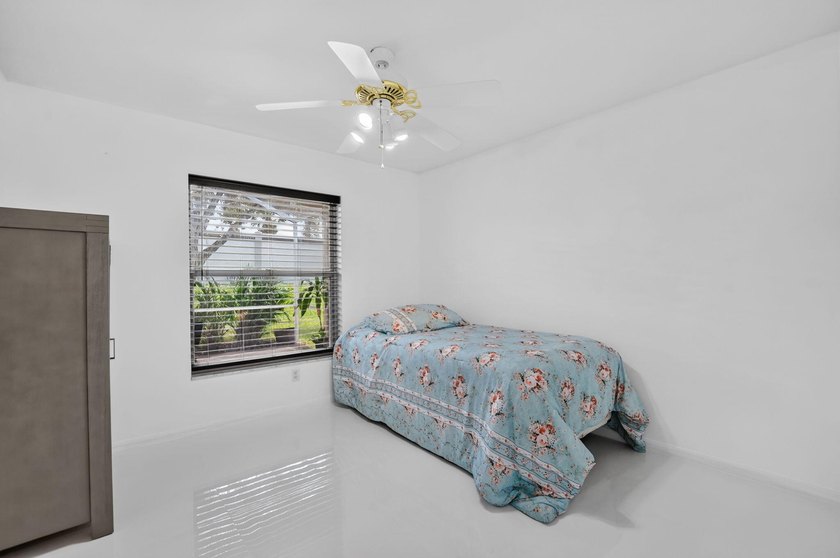 Welcome to this beautifully updated 3-bedroom, 2-bathroom home - photo 28