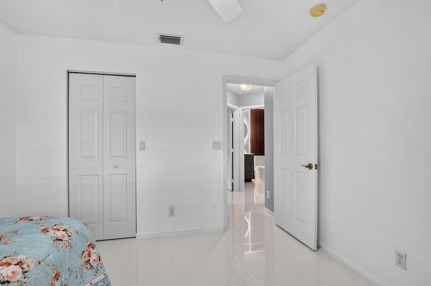 Welcome to this beautifully updated 3-bedroom, 2-bathroom home - photo 29