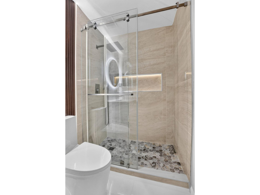 Welcome to this beautifully updated 3-bedroom, 2-bathroom home - photo 32