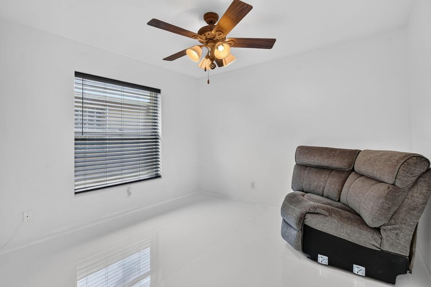 Welcome to this beautifully updated 3-bedroom, 2-bathroom home - photo 33
