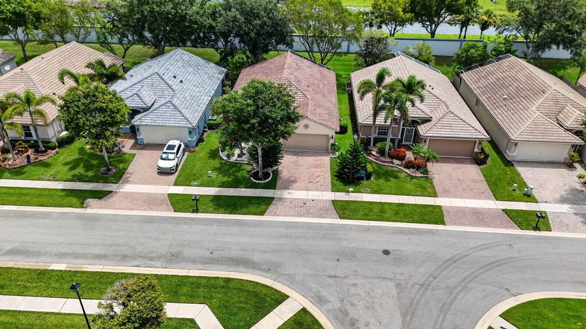 Welcome to this beautifully updated 3-bedroom, 2-bathroom home - photo 47