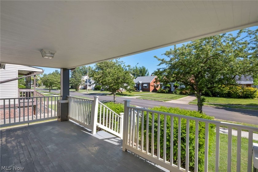 Welcome home to this charming and beautifully updated three - photo 3