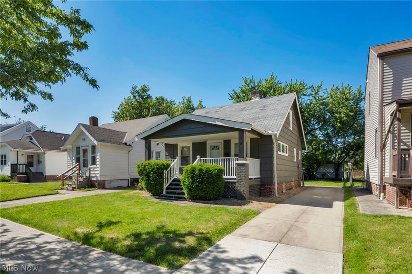 Welcome home to this charming and beautifully updated three - photo 7