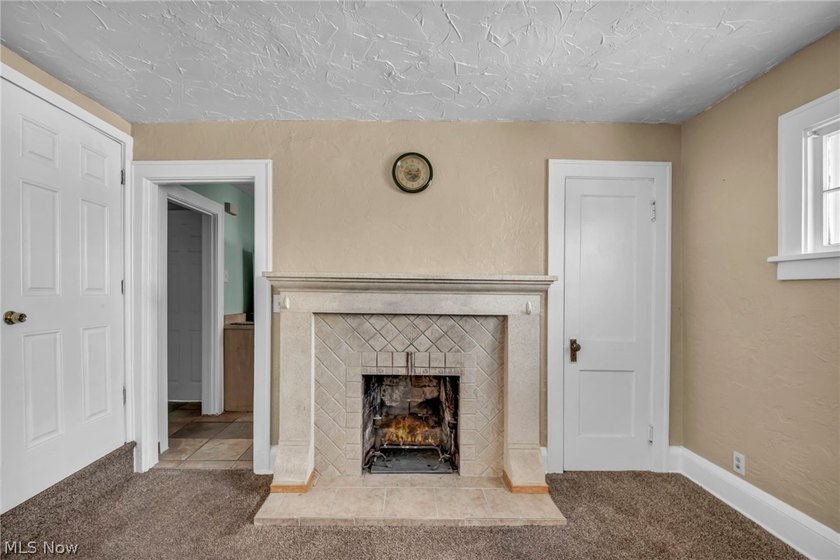 Welcome home to this charming and beautifully updated three - photo 9