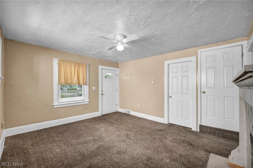 Welcome home to this charming and beautifully updated three - photo 10