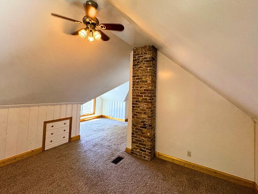 Just start drafting that offer right now! Blocks away from the - photo 11