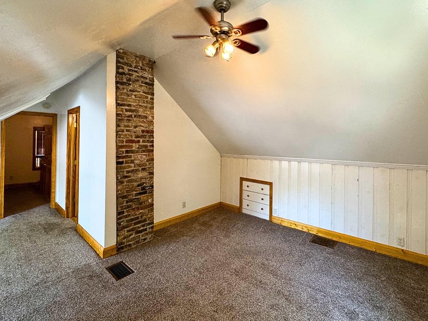 Just start drafting that offer right now! Blocks away from the - photo 12