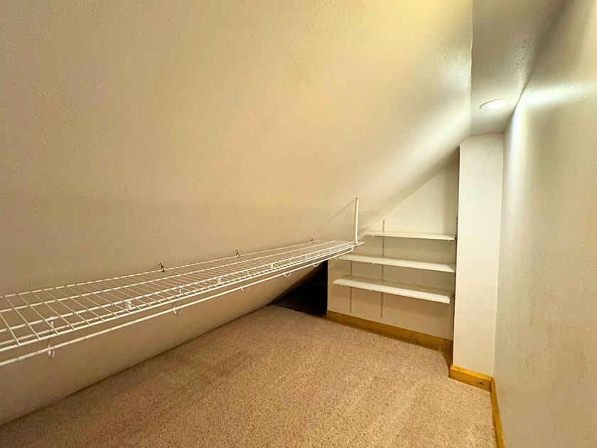 Just start drafting that offer right now! Blocks away from the - photo 14