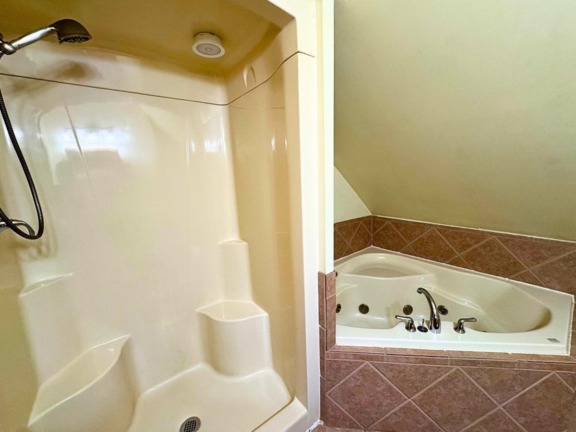 Just start drafting that offer right now! Blocks away from the - photo 15