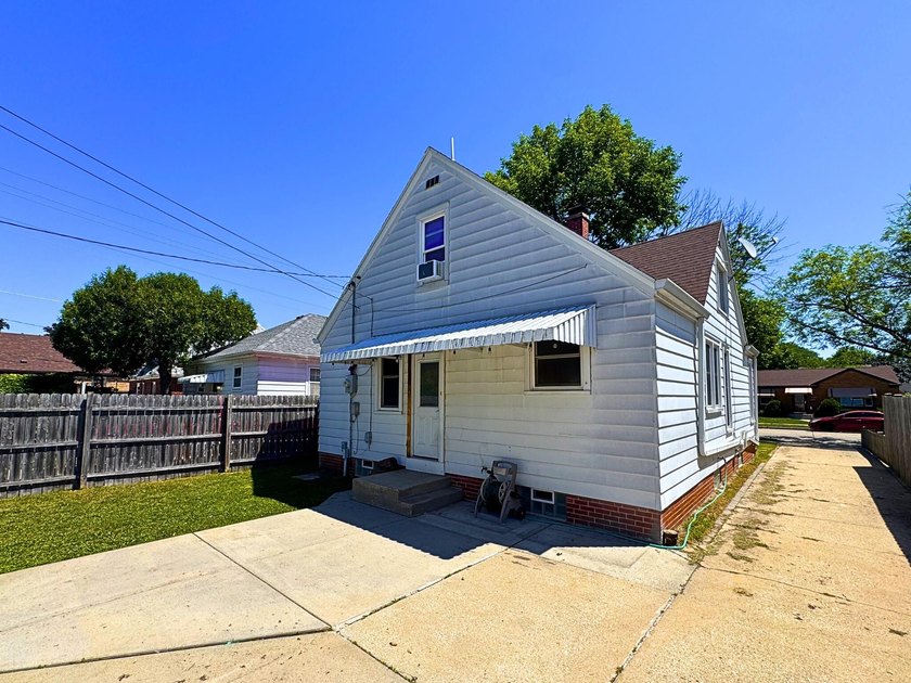 Just start drafting that offer right now! Blocks away from the - photo 20