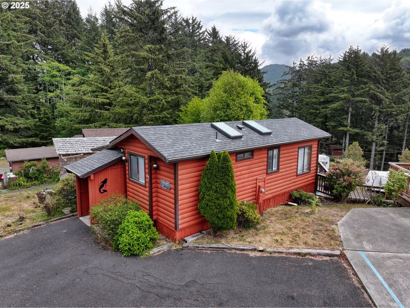 Income Producing Vacation Rental, REMODELED with Class and Style - photo 2