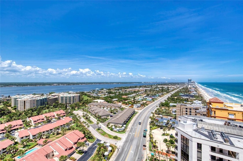 Perched on the 20th floor of Oceans Eight, this exquisite - photo 3