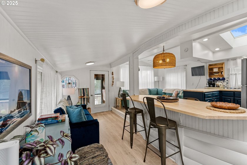 Income Producing Vacation Rental, REMODELED with Class and Style - photo 8