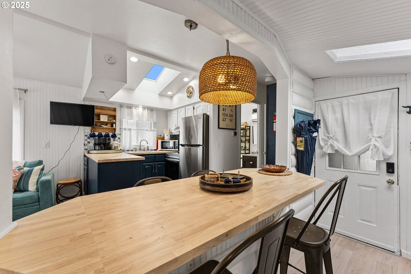 Income Producing Vacation Rental, REMODELED with Class and Style - photo 10