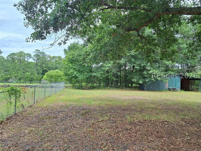 Come see this 3 Bedroom &amp; 2 Bath home in desirable Pinewood - photo 13
