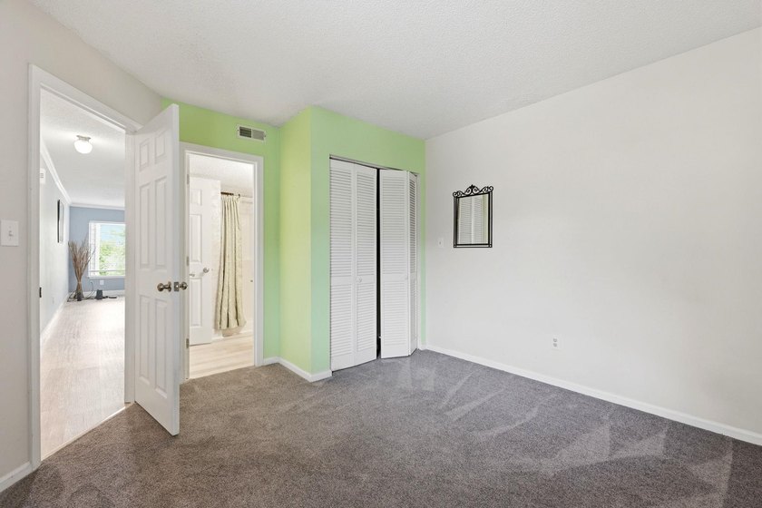 Welcome to Golf Glenn Villas! This inviting 2 bedroom, 2 bath - photo 8