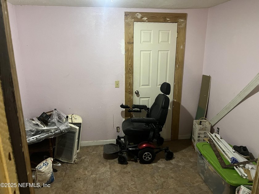 This is a great home to turn into an investment property! Take a - photo 11